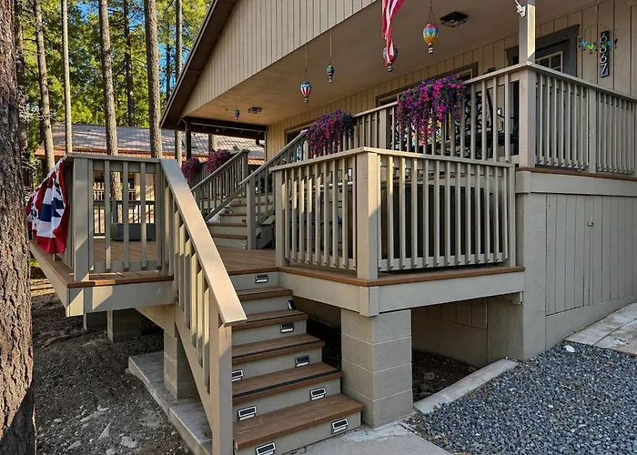 "decked Out" Luxury Treehouse
