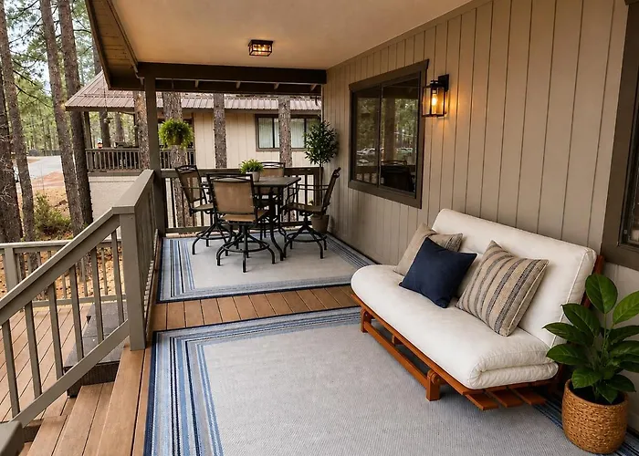 Holiday home "decked Out" Luxury Treehouse