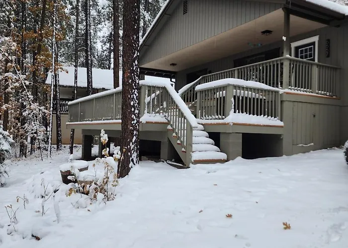 "decked Out" Luxury Treehouse Holiday home Indian Pine