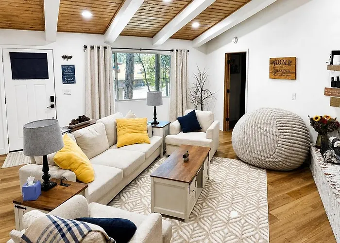 "decked Out" Luxury Treehouse
