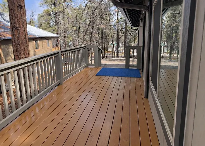 "decked Out" Luxury Treehouse Holiday home Indian Pine