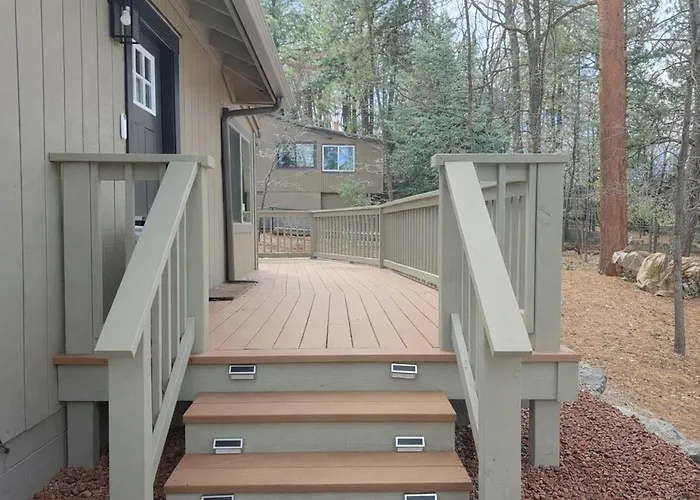 "decked Out" Luxury Treehouse * Indian Pine