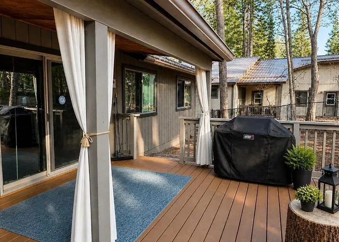 "decked Out" Luxury Treehouse *